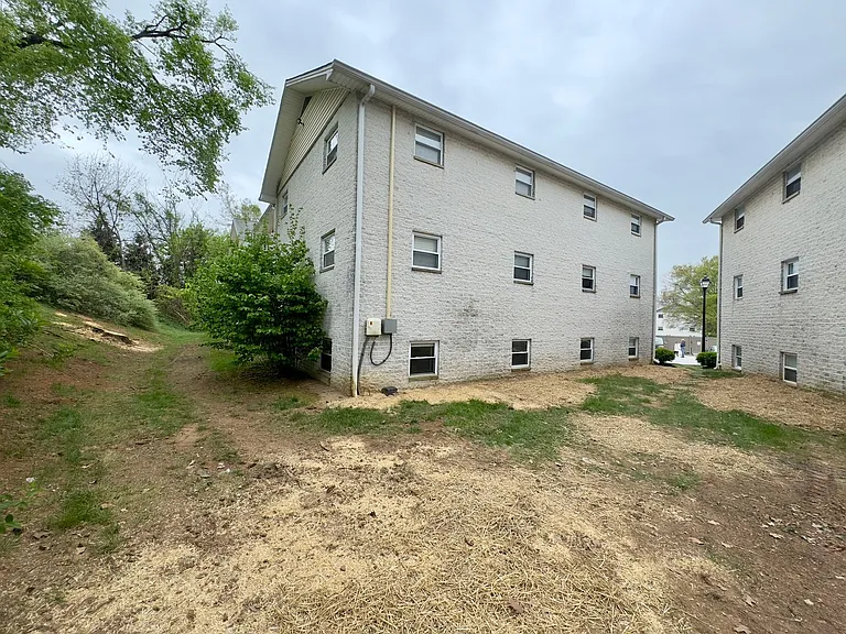11 Warren Lodge Ct #B — Photo 18