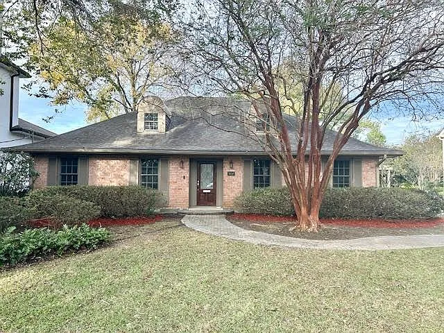 5656 Bellaire Dr