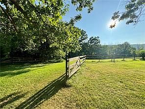 4th image of 1975 Fitzpatrick Hill Rd