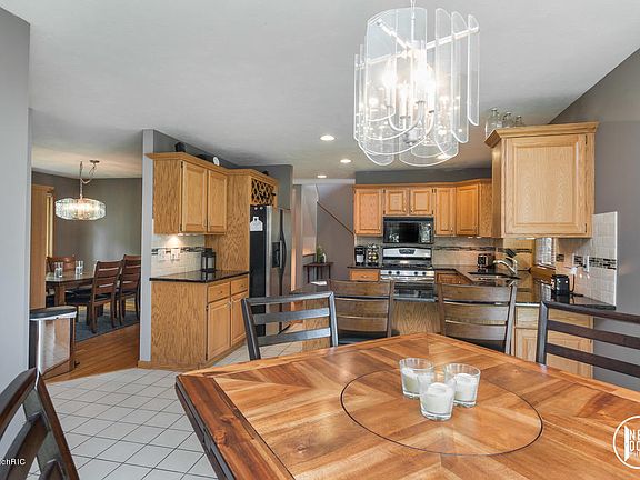 3rd image of 1267 Heather Ct