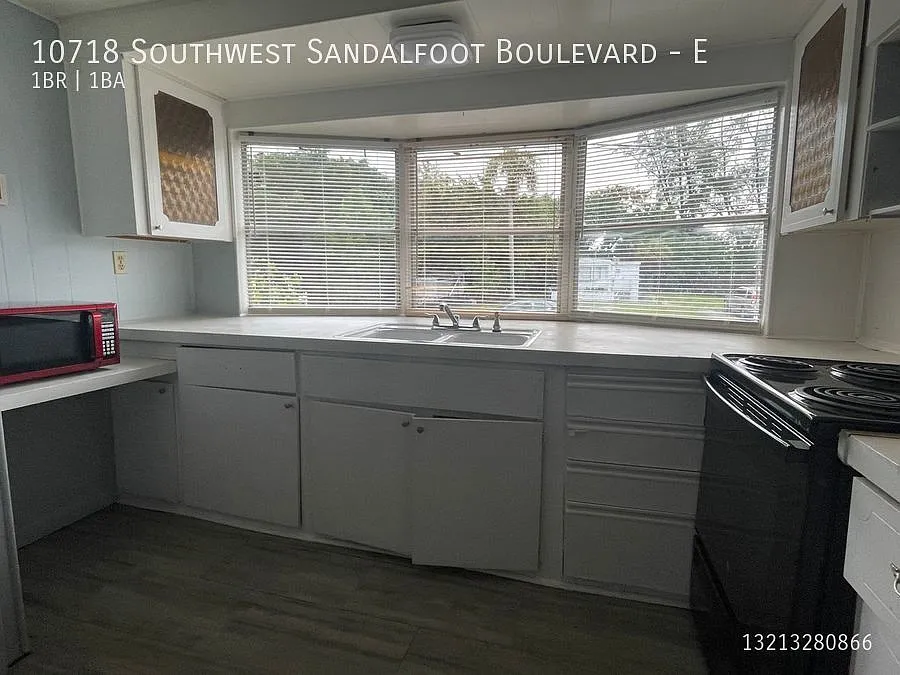 Large Studio Apartment in Mobile Home Community Boca — Photo 3