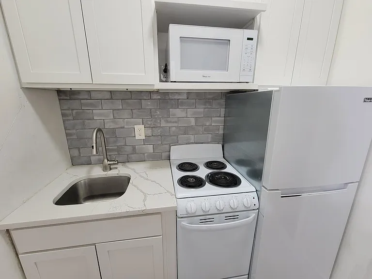 518 Madison Ave #1 — Photo 8