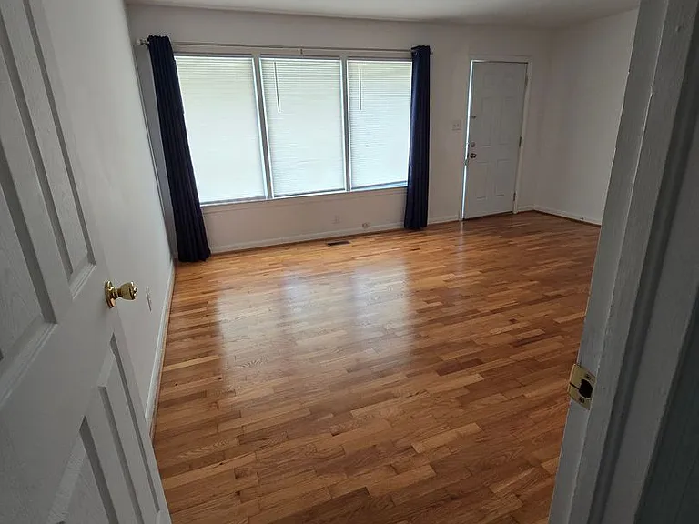 3120 Phillies Cir — Photo 8
