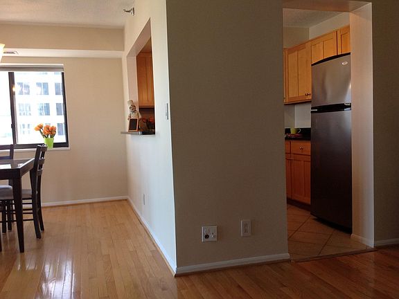 5th image of 900 N Stafford St APT 919