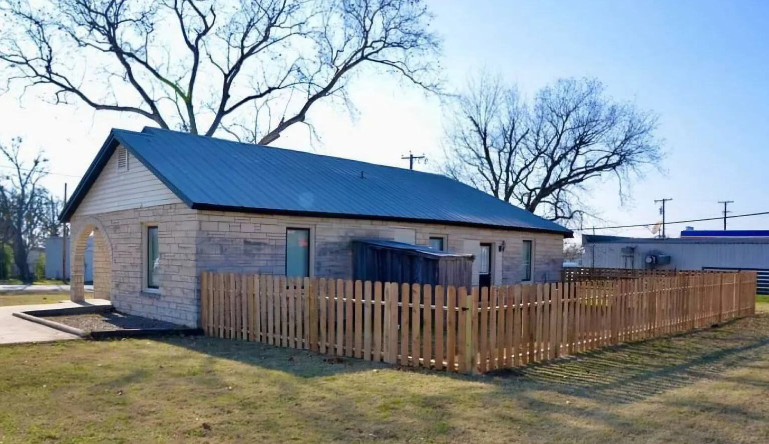 2 bed, 1.5 bath, 1340 sqft, $1,400 — Photo 2