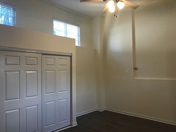5th image of 127 Churchill Ave