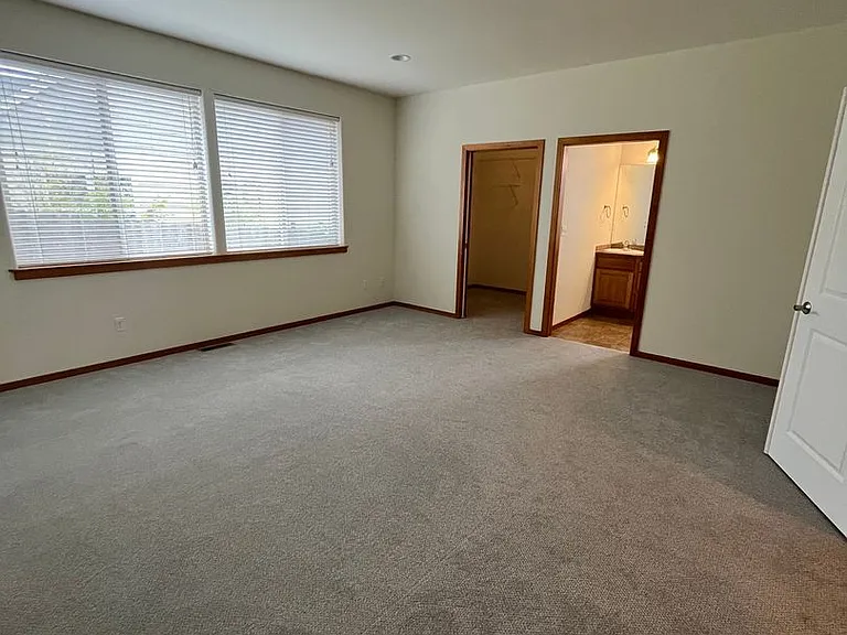 3724 Bristol St — Photo 11