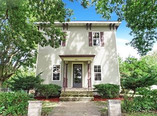 300 W Si Johnson Ave, SHERIDAN, IL 60551