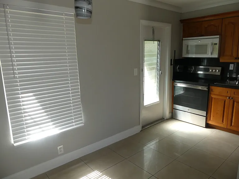 2247 Taylor St #3 — Photo 10