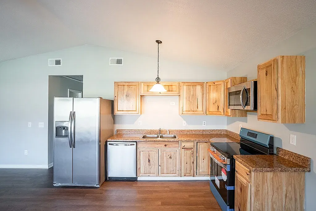 2 bed, 1100 sqft, $1,900 — Photo 4