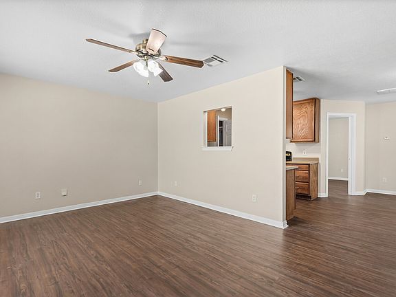 5th image of 217 E East Craven Ave
