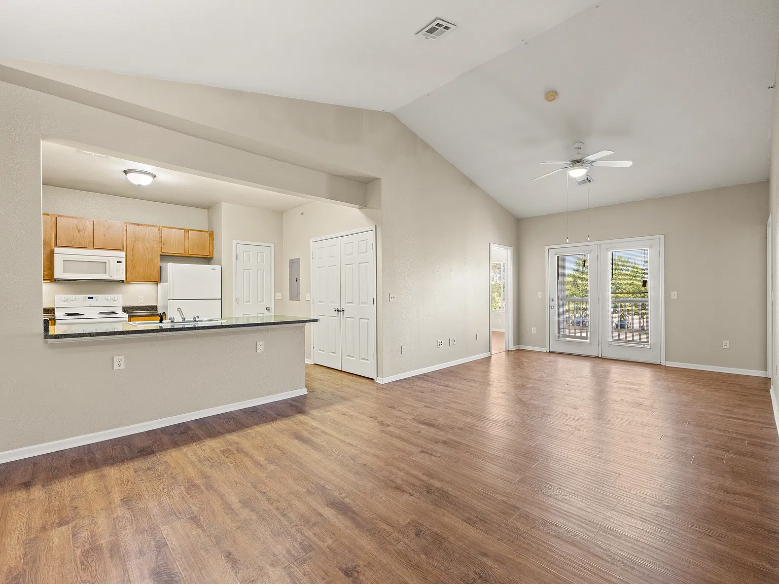2 bed, 980 sqft, $1,250 — Photo 3