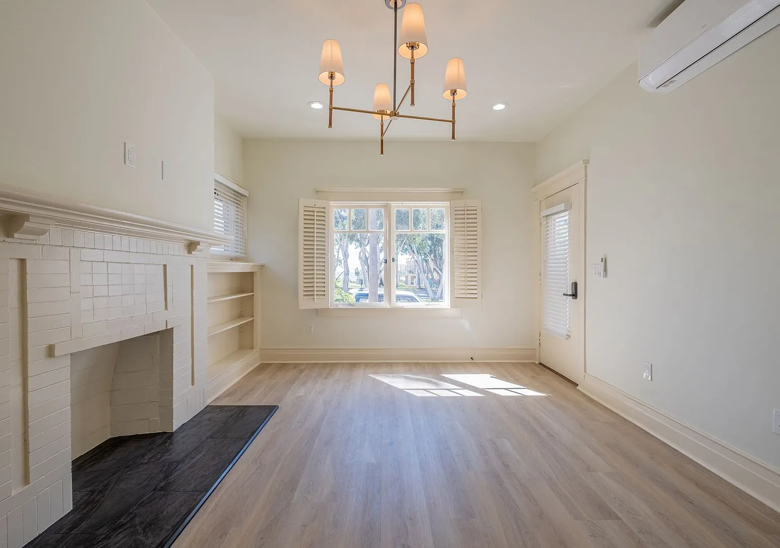 Catalina Residences — Photo 1