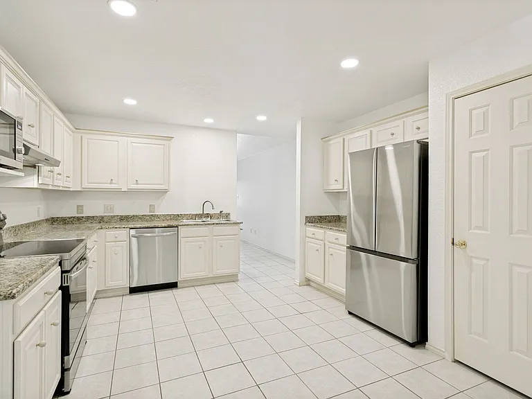 3202 Eisenhauer Rd #801 — Photo 8