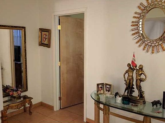 4th image of 9195 Fontainebleau Blvd APT 4