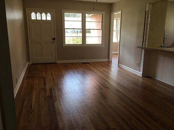 Front room and you can see the entrance to the dining room on the right front.