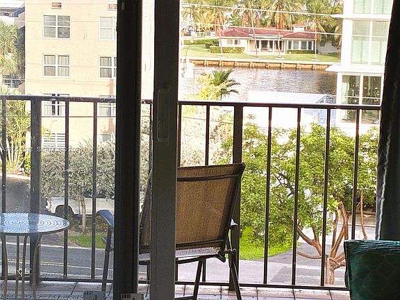 4th image of 400 N Riverside Dr APT 501