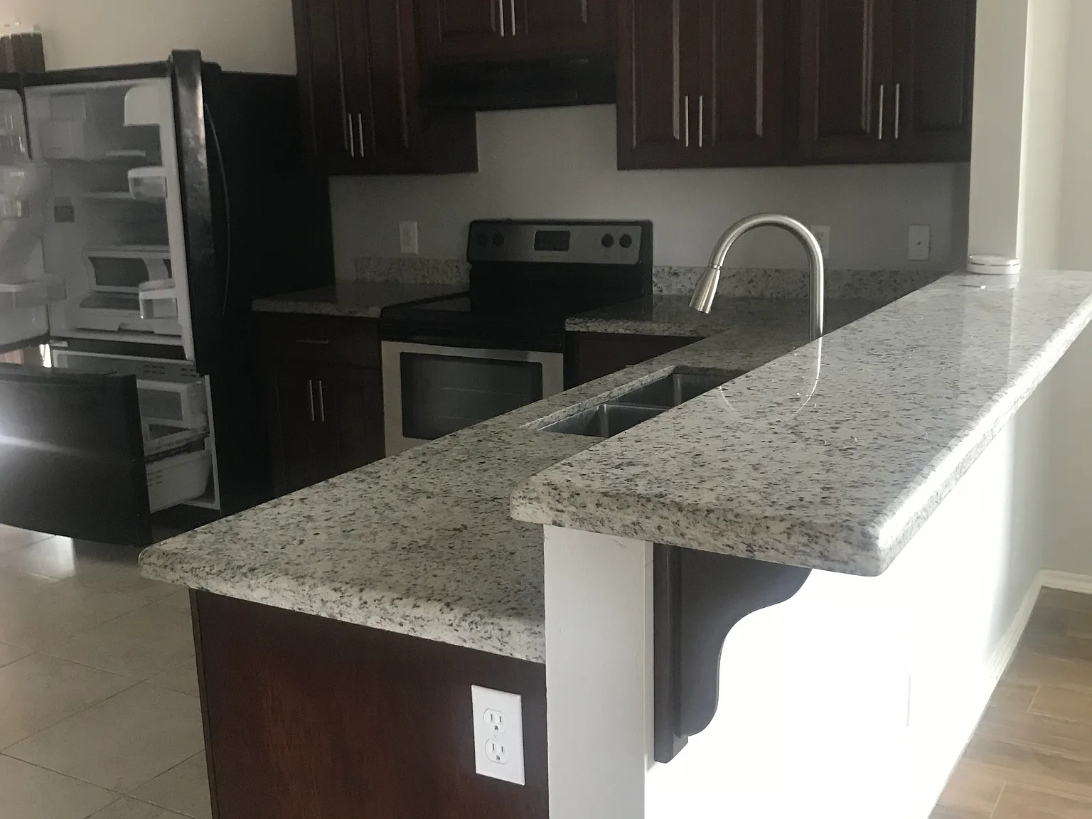 3907 Drury Dr — Photo 2