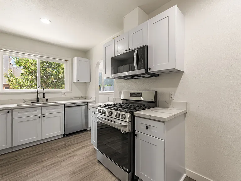 3369 Cerritos Ave — Photo 8