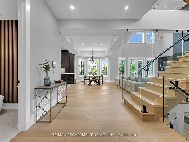 221 Morden Rd E — Photo 11