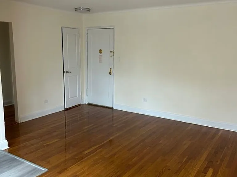 1489 Shore Pkwy #3D — Photo 2