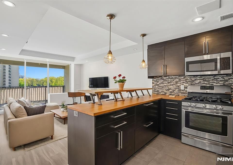 1st image of 6 Horizon Rd APT 201