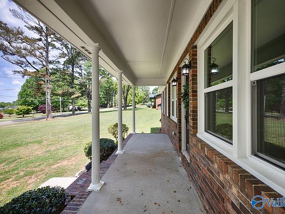 3rd image of 223 Sanderson Rd