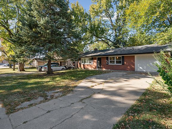 2nd image of 706 14th Ave
