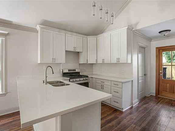 4th image of 3187 Desaix Blvd