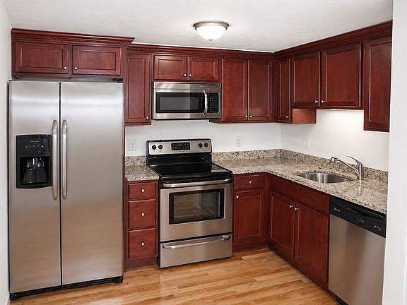 5th image of 92 Sandwich Rd #4D