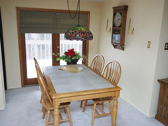4th image of 145 Curry Ave