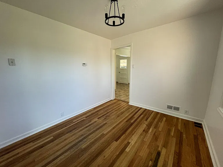140 S State St — Photo 41