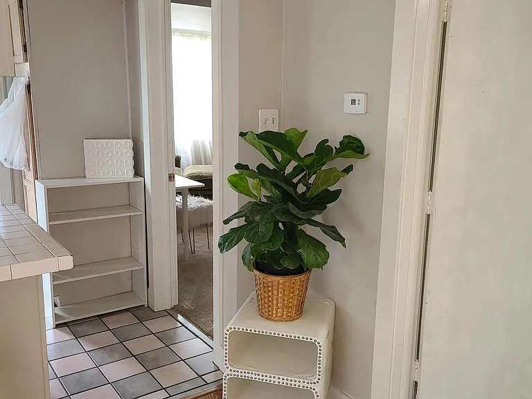 101 S Sunset Dr — Photo 3