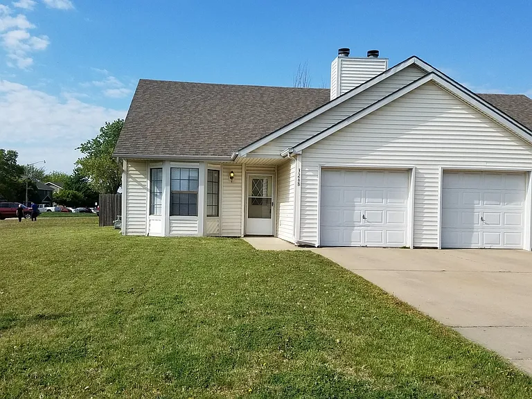 3266-3268 E Longfellow Ct — Photo 3