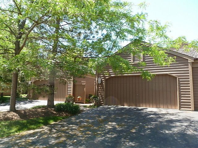 2nd image of 450 White Oak Ln