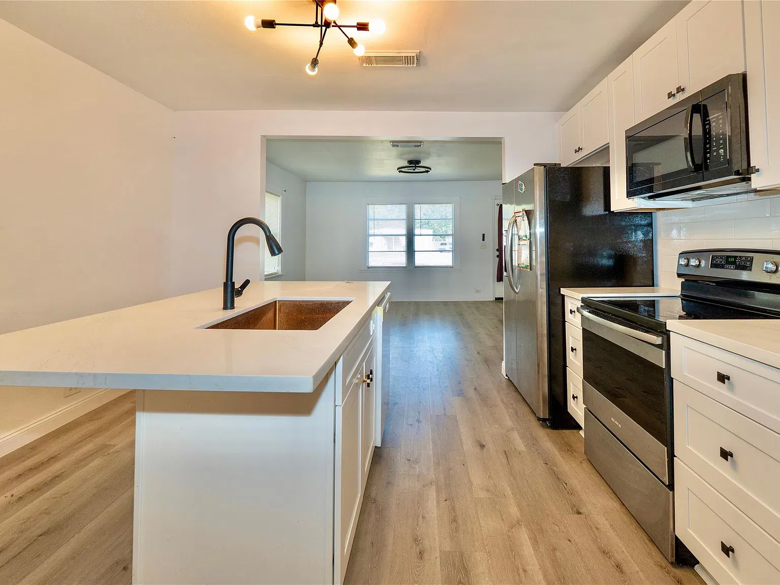 2 bed, 1.0 bath, 840 sqft, $1,400 — Photo 3