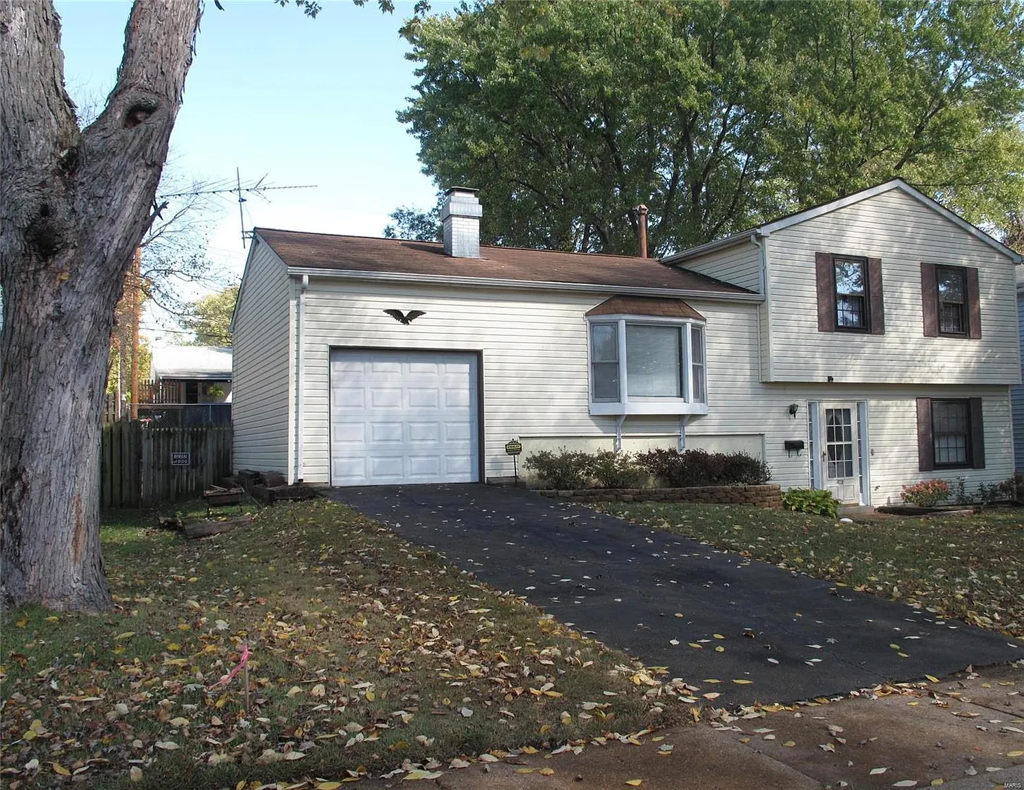 2405 Teakwood Manor Dr photo 1