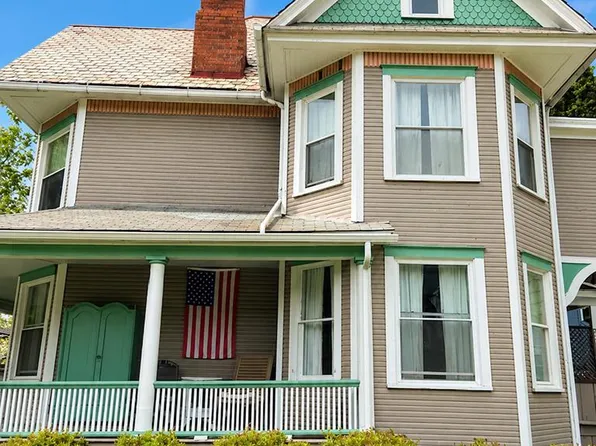 527 12th St, Franklin, PA 16323