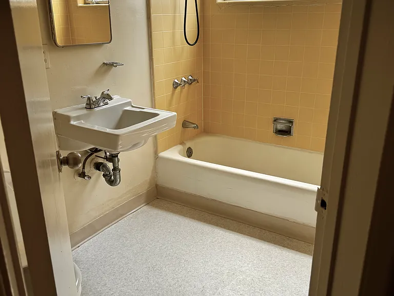 1242 Barry Ave #3 — Photo 7