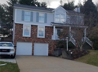 1305 Royal Park Blvd, South Park, PA 15129