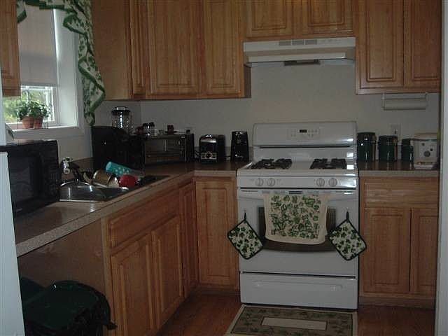 2nd image of 102 E Anna