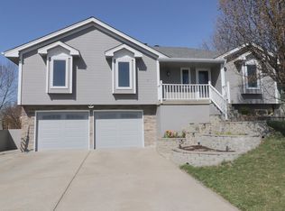 906 Pine Crest Ave, Kearney, MO 64060