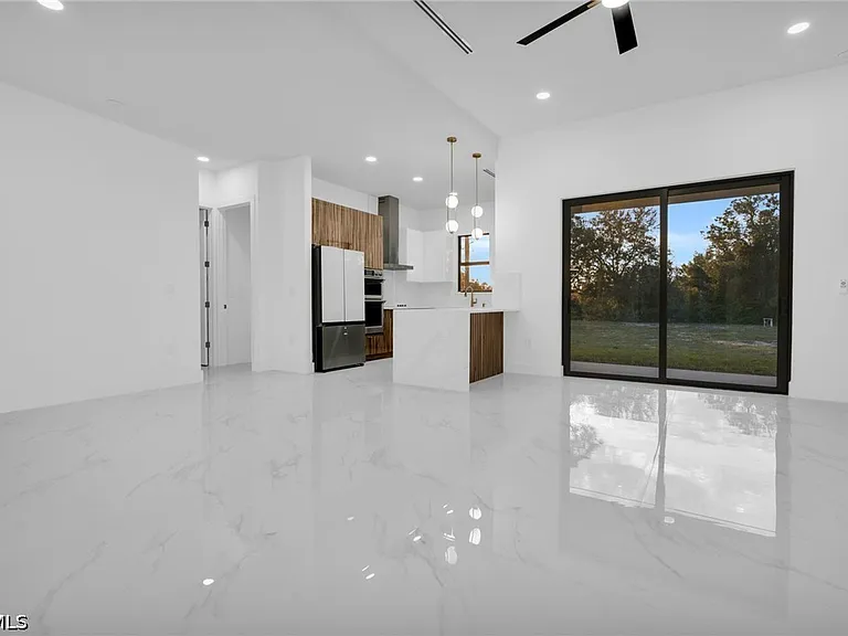 1601 Clark Ave — Photo 11