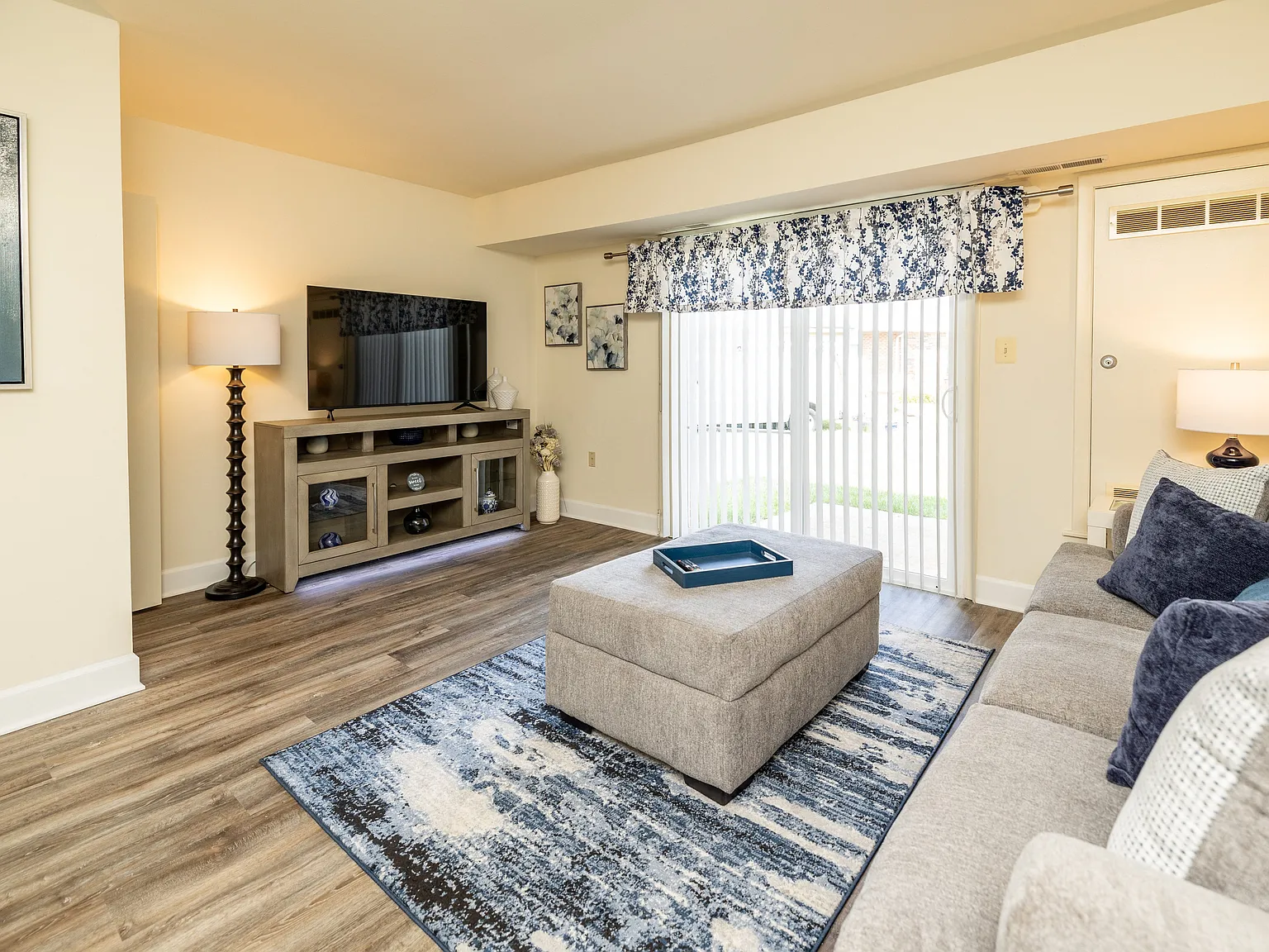 Seven Oaks Townhomes — Photo 2