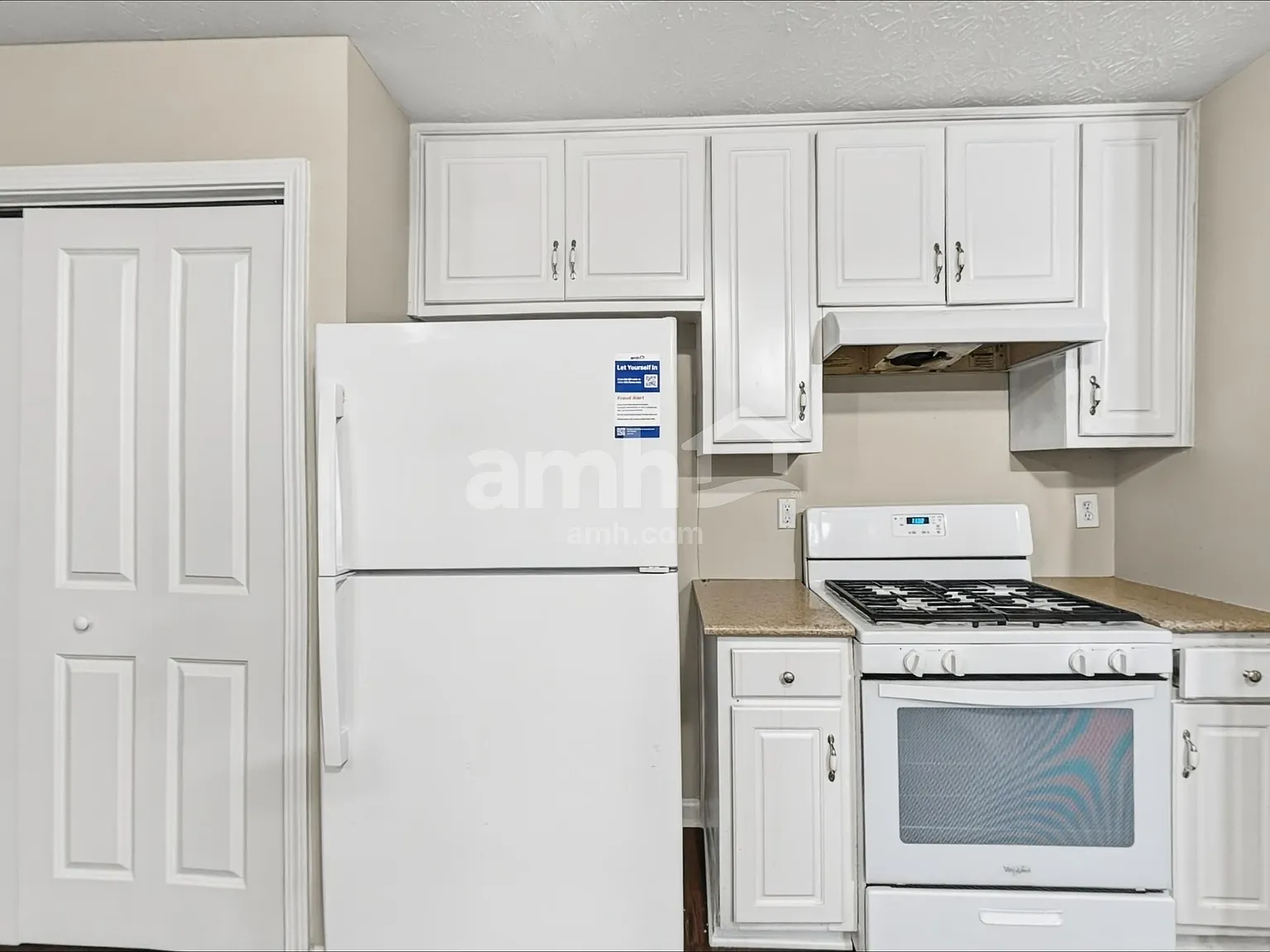 3 bed, 2.0 bath, 2054 sqft, $2,300 — Photo 3