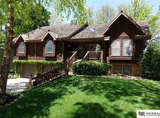 10338 Z St, Omaha, NE 68127