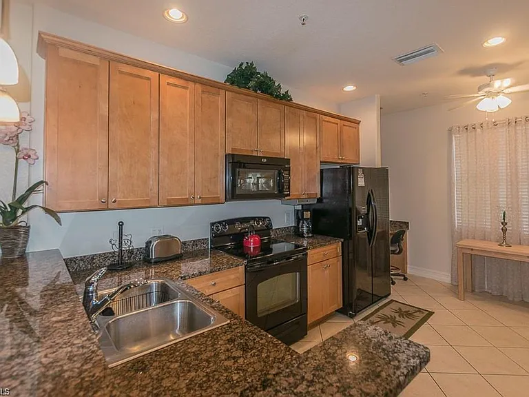 9102 Chula Vista St #11302 — Photo 7