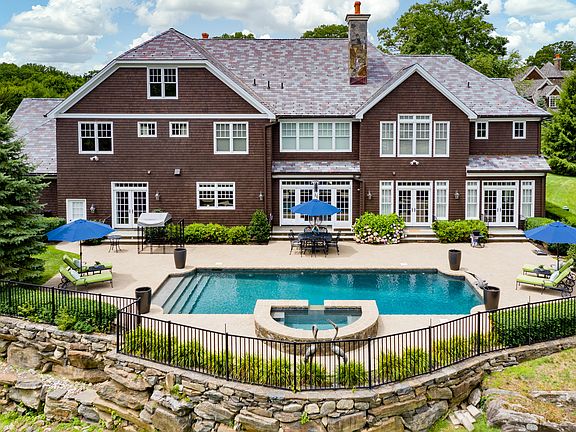 2 Carriage Hill Road