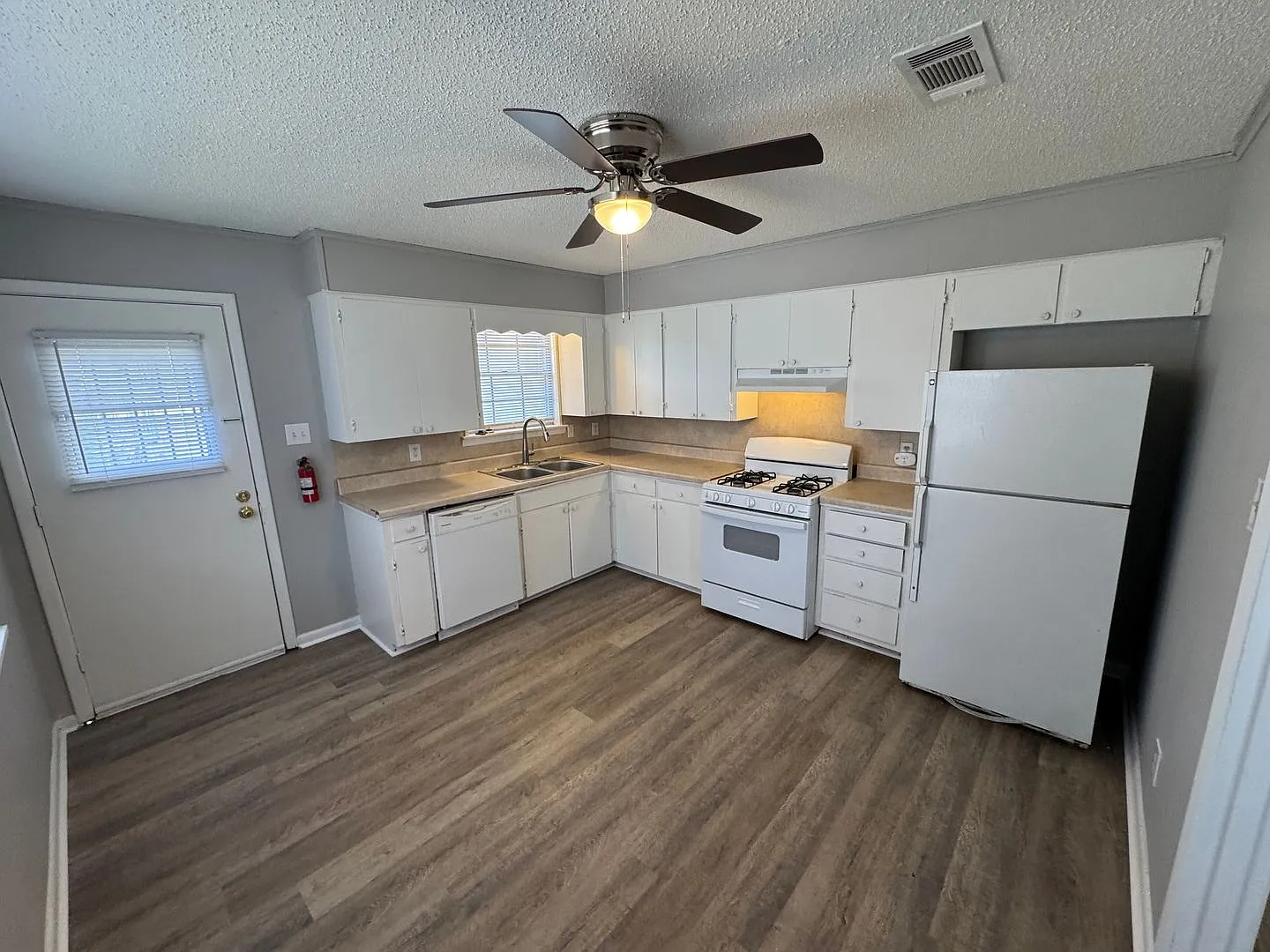 619-621 Newcastle Drive — Photo 4
