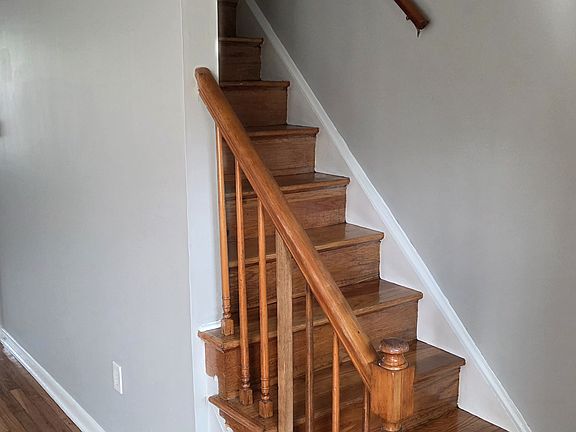 5th image of 804 E 28th St